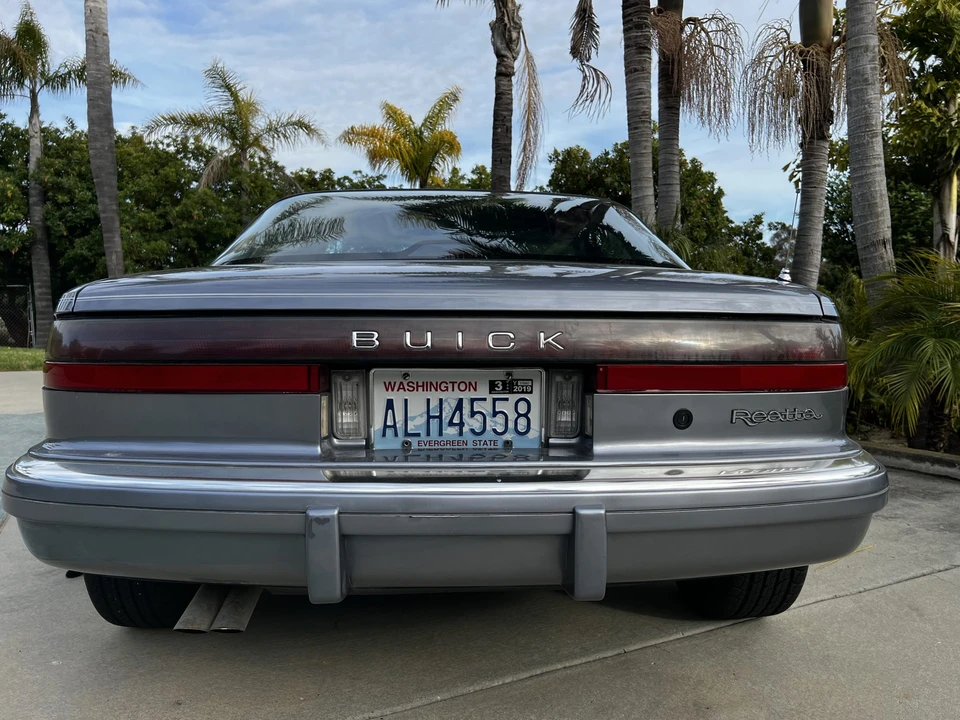 1990 Buick Reatta - Image 10 of 31