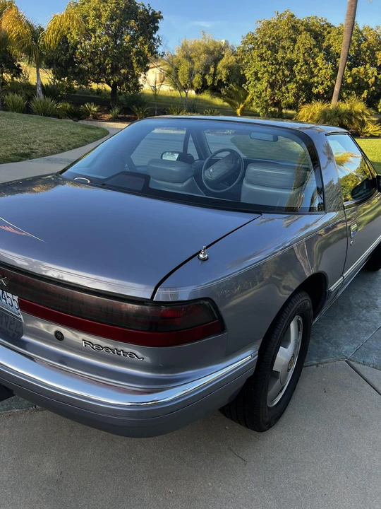 1990 Buick Reatta - Image 27 of 31