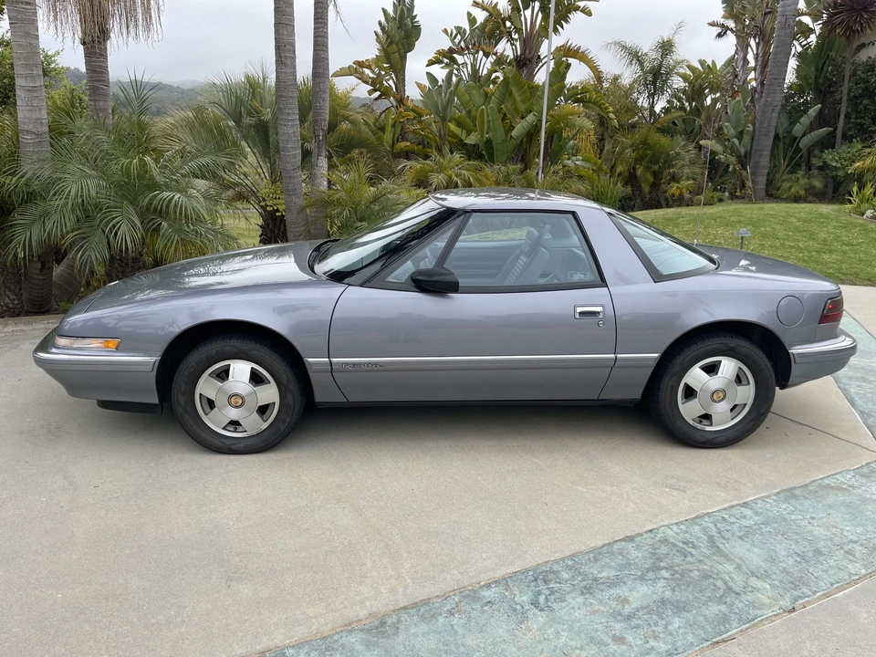 1990 Buick Reatta - Image 5 of 31