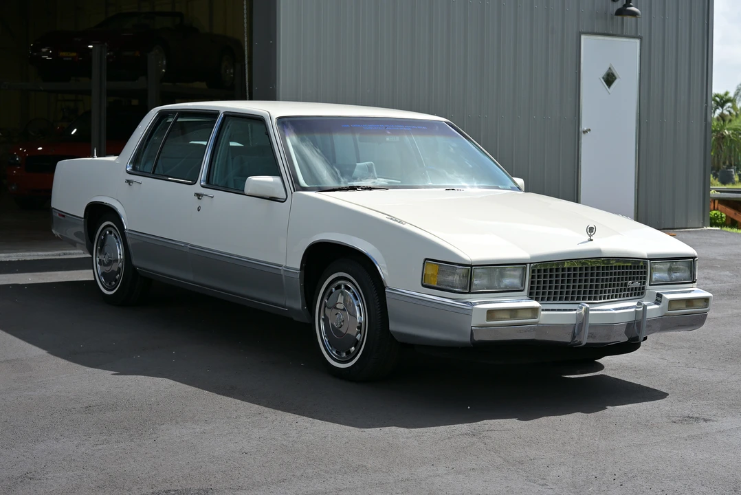 1990 Cadillac DeVille 7th Gen - Image 3 of 31