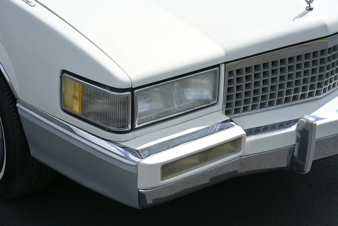 1990 Cadillac DeVille 7th Gen - Image 9 of 31