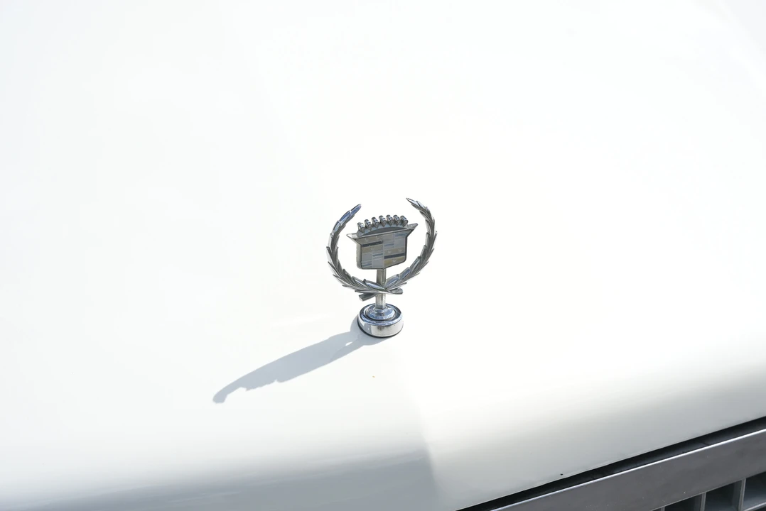 1990 Cadillac DeVille 7th Gen - Image 21 of 31