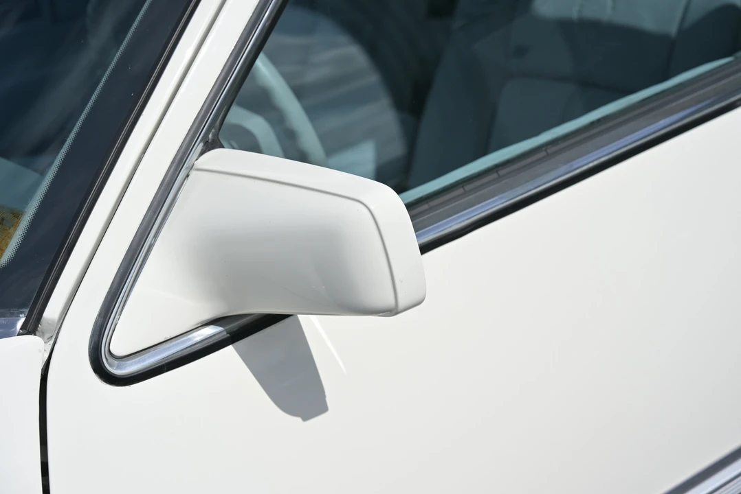 1990 Cadillac DeVille 7th Gen - Image 14 of 31