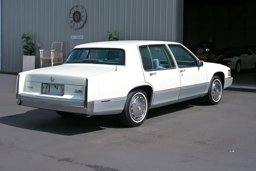 1990 Cadillac DeVille 7th Gen - Image 5 of 31