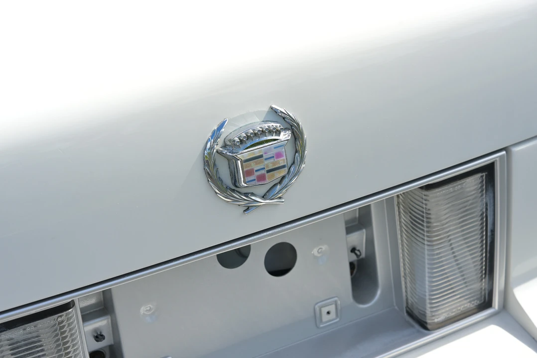 1990 Cadillac DeVille 7th Gen - Image 22 of 31