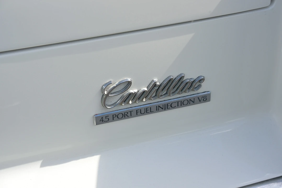 1990 Cadillac DeVille 7th Gen - Image 24 of 31
