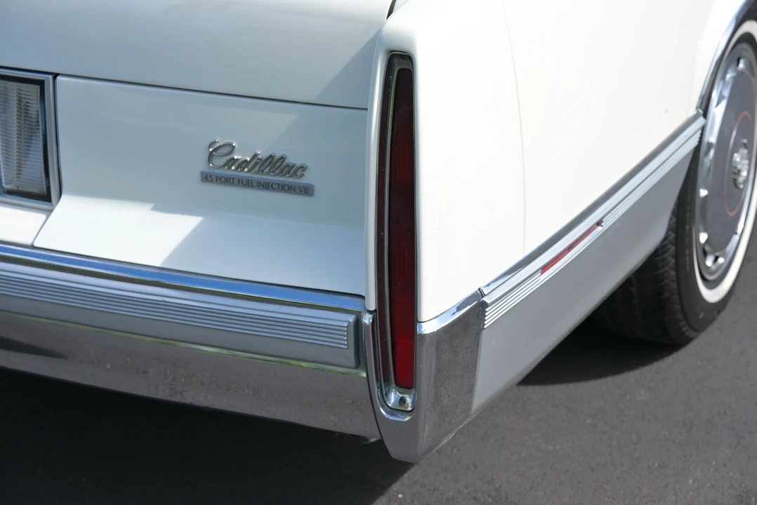 1990 Cadillac DeVille 7th Gen - Image 12 of 31