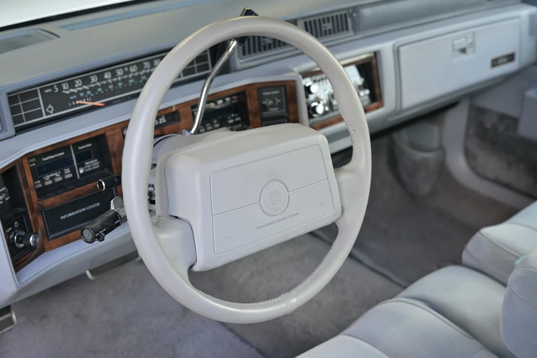 1990 Cadillac DeVille 7th Gen - Image 29 of 31