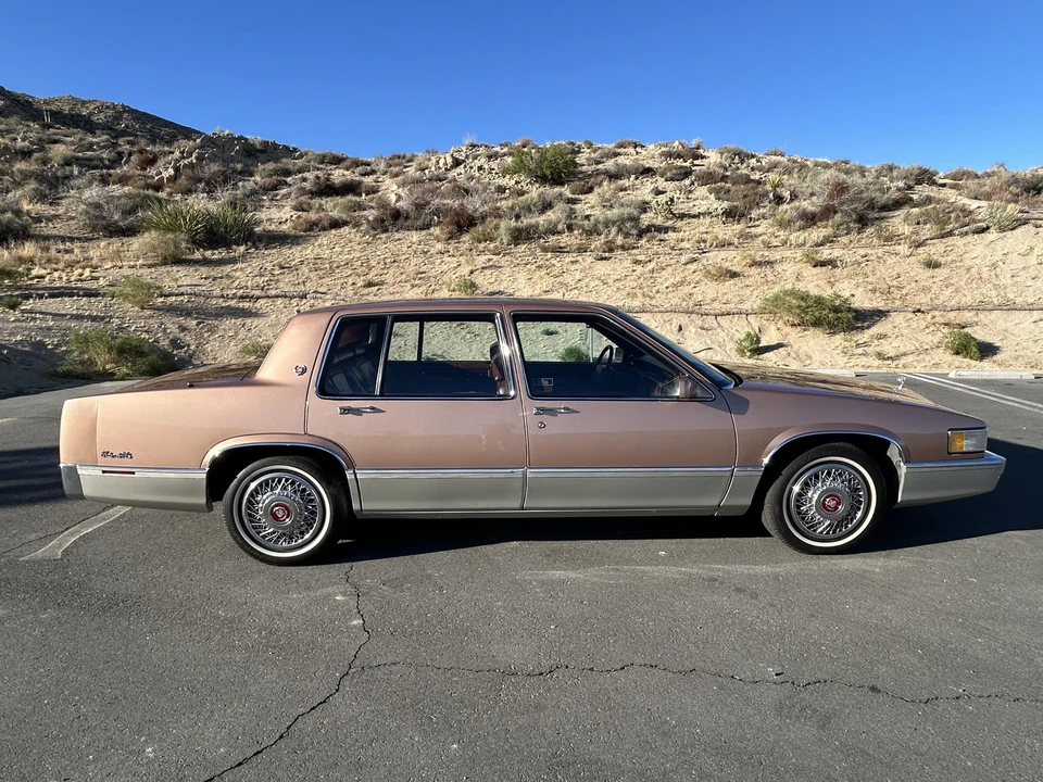 1990 Cadillac DeVille 7th Gen - Image 11 of 31