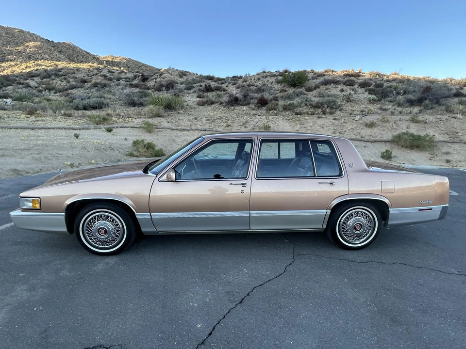 1990 Cadillac DeVille 7th Gen - Image 15 of 31