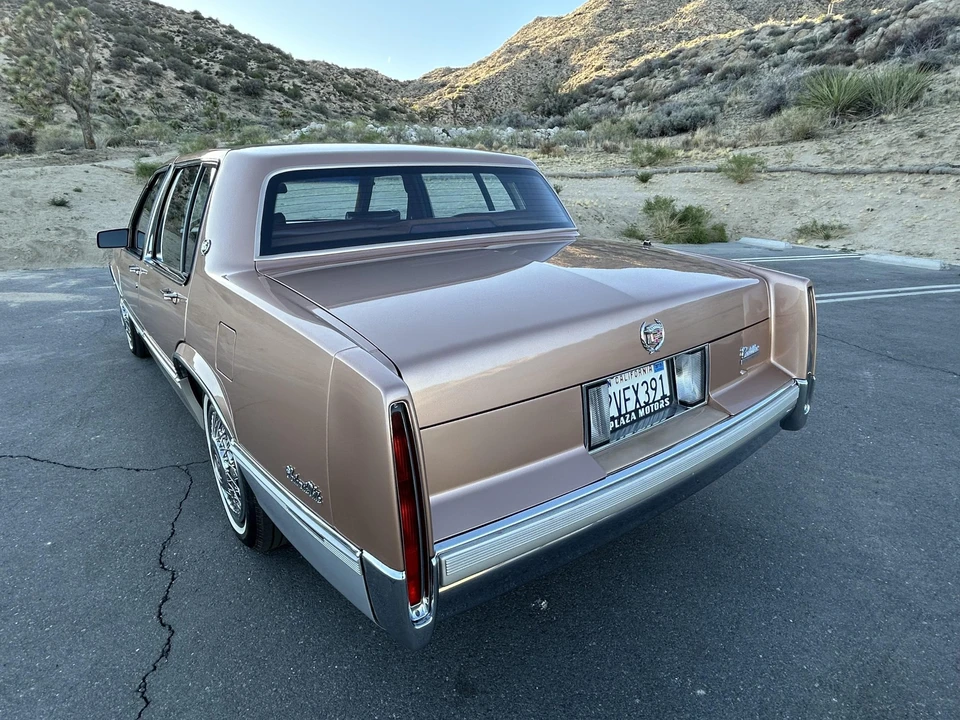 1990 Cadillac DeVille 7th Gen - Image 17 of 31