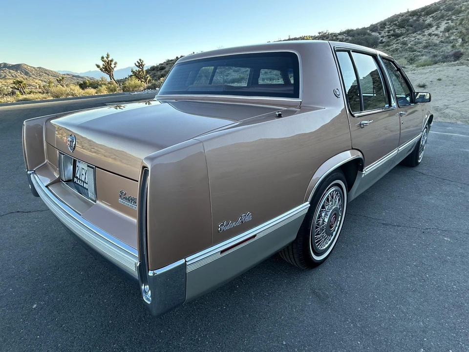 1990 Cadillac DeVille 7th Gen - Image 19 of 31