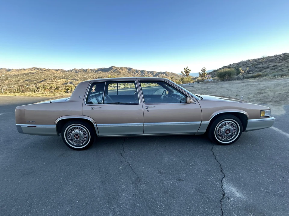 1990 Cadillac DeVille 7th Gen - Image 21 of 31