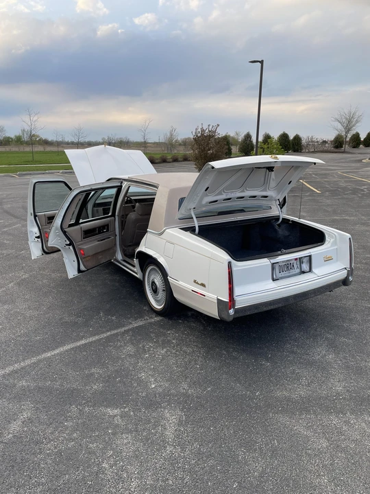 1990 Cadillac DeVille 7th Gen - Image 22 of 31