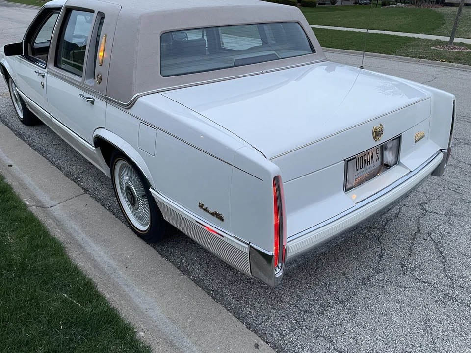 1990 Cadillac DeVille 7th Gen - Image 14 of 31