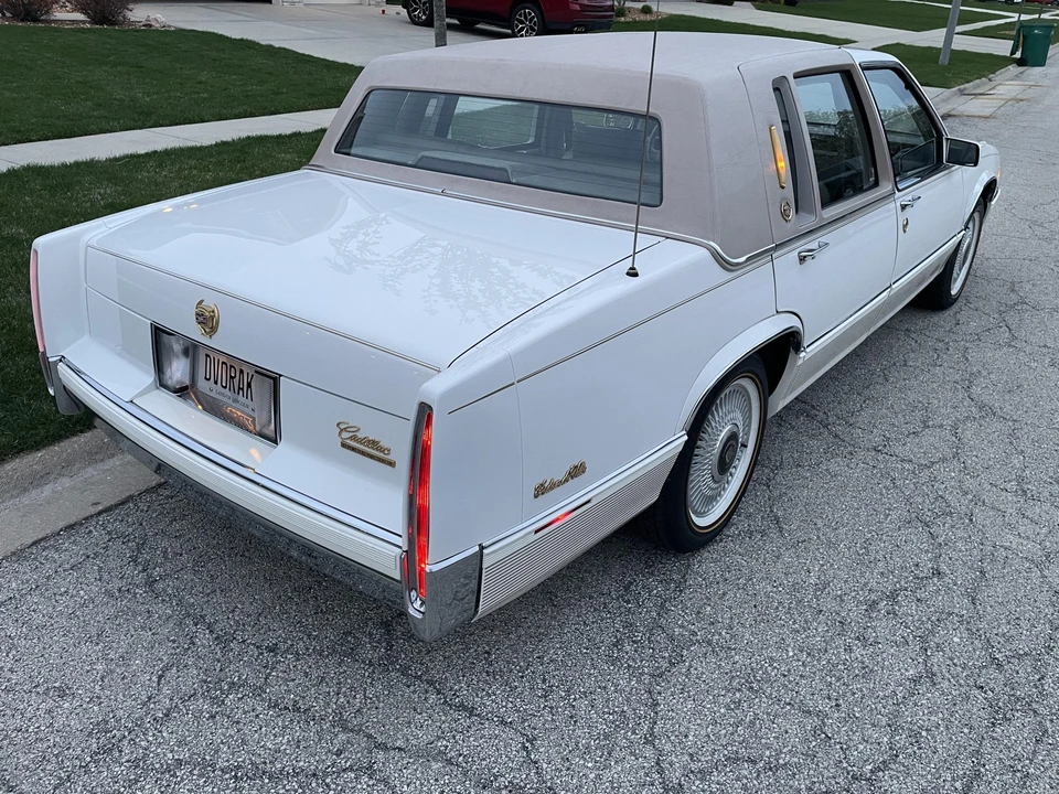1990 Cadillac DeVille 7th Gen - Image 10 of 31