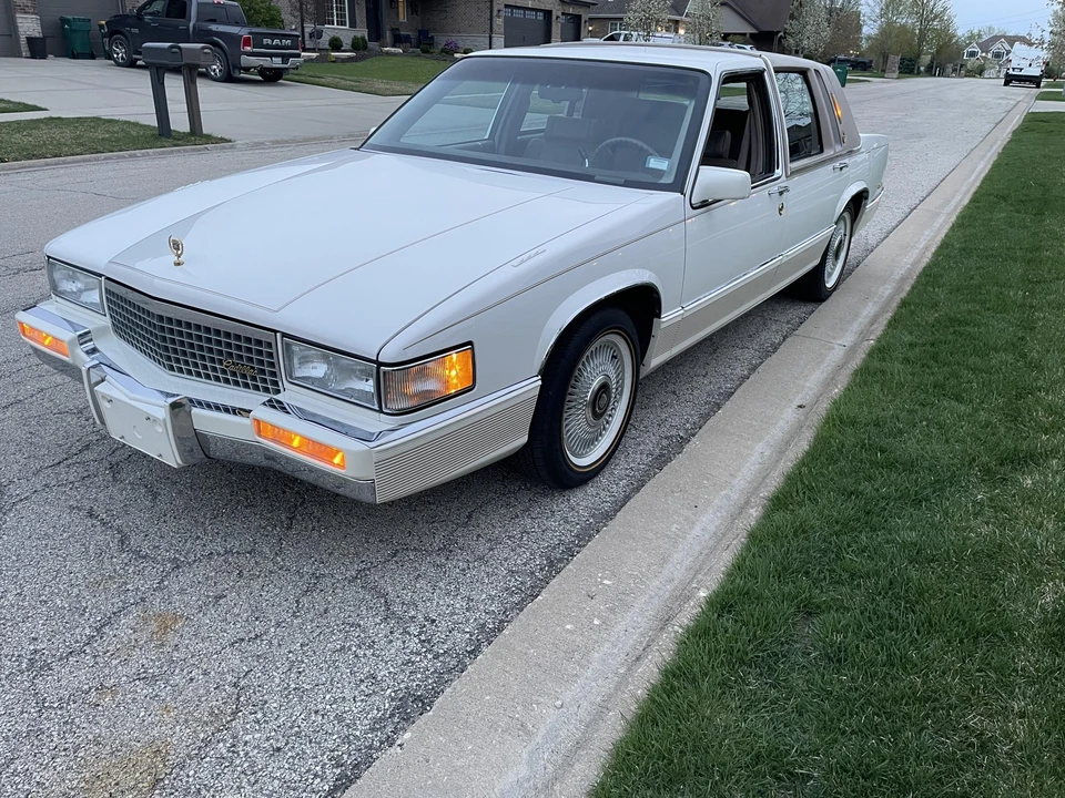1990 Cadillac DeVille 7th Gen - Image 3 of 31