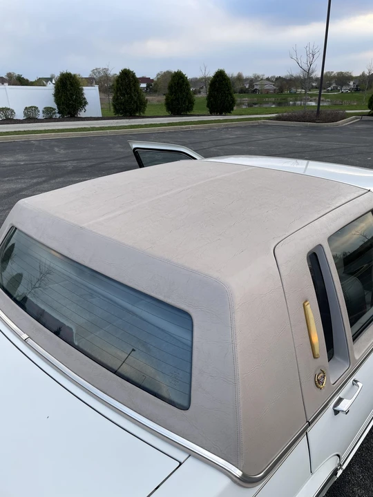 1990 Cadillac DeVille 7th Gen - Image 16 of 31