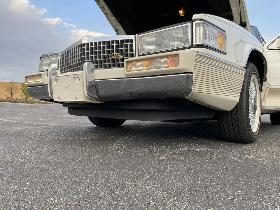 1990 Cadillac DeVille 7th Gen - Image 18 of 31