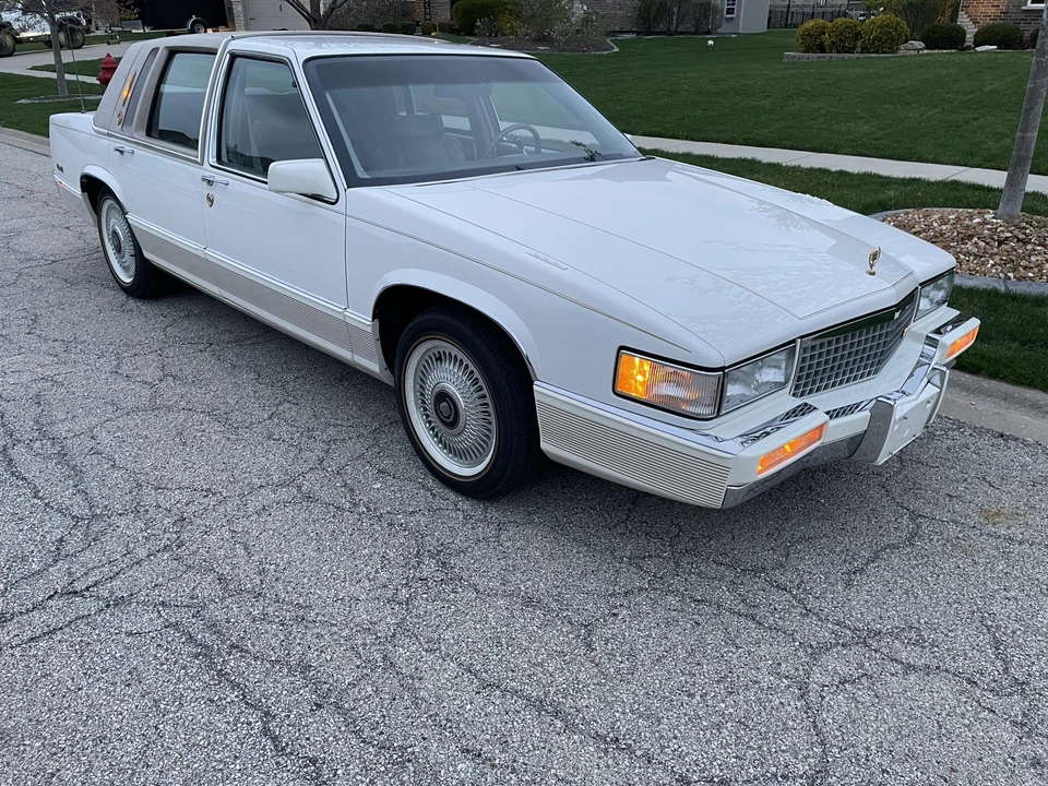 1990 Cadillac DeVille 7th Gen - Image 7 of 31