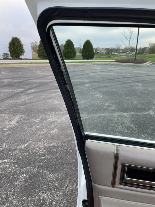 1990 Cadillac DeVille 7th Gen - Image 30 of 31