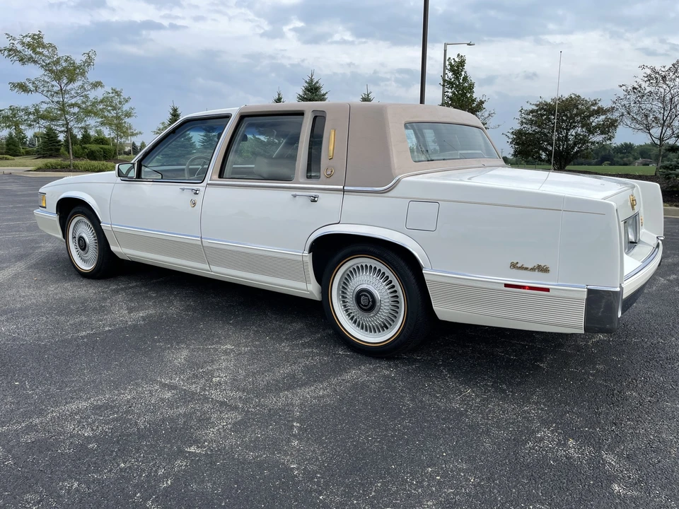 1990 Cadillac DeVille 7th Gen - Image 13 of 31