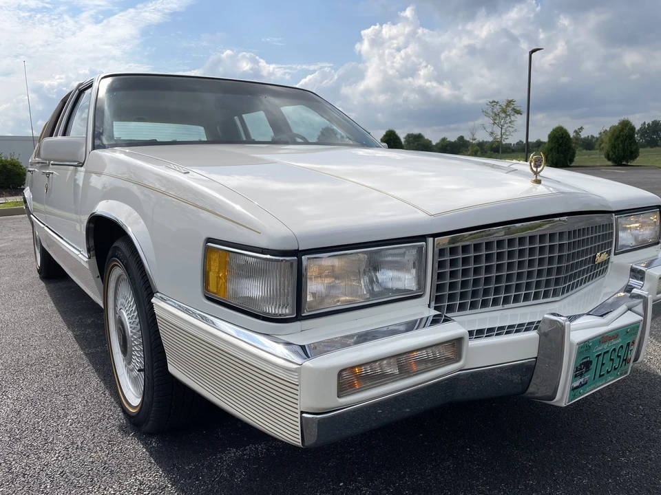 1990 Cadillac DeVille 7th Gen - Image 6 of 31