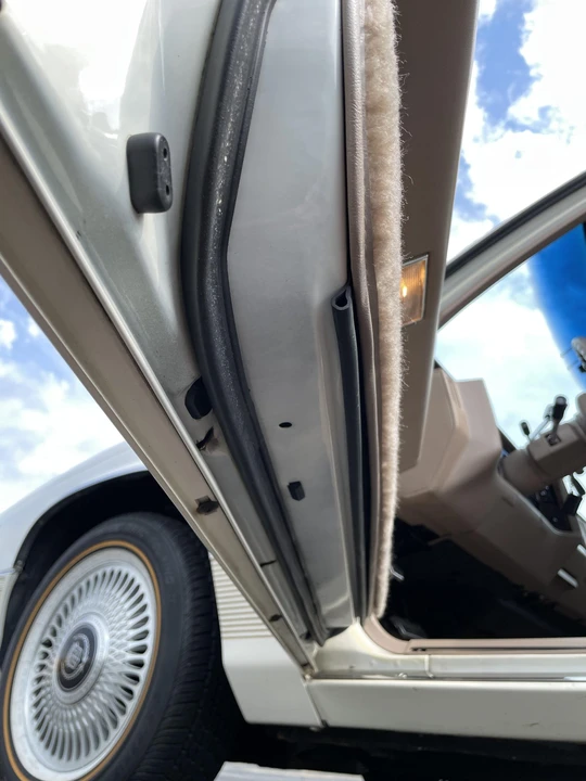 1990 Cadillac DeVille 7th Gen - Image 29 of 31