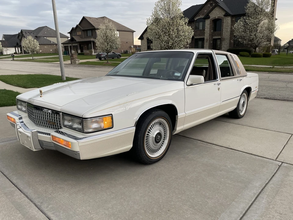 1990 Cadillac DeVille 7th Gen - Image 4 of 31