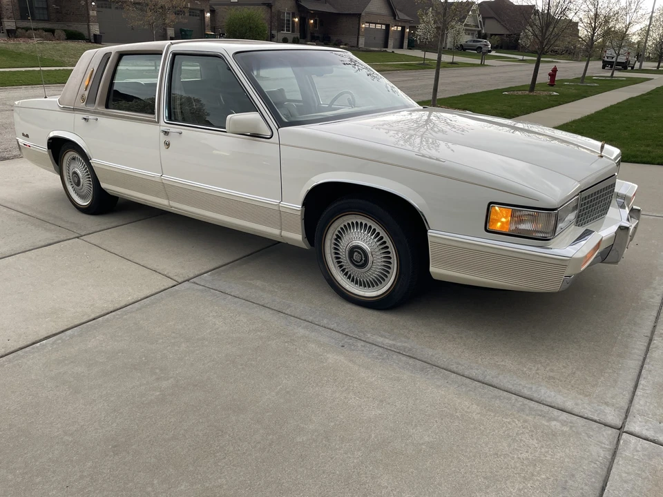 1990 Cadillac DeVille 7th Gen - Image 8 of 31