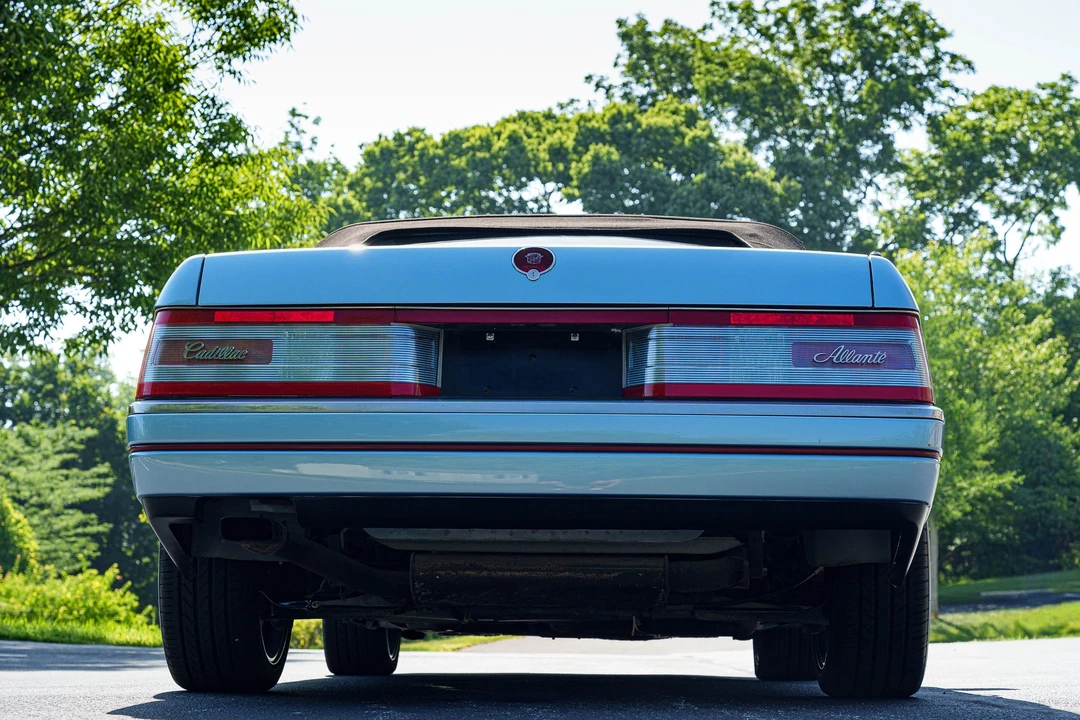 1991 Cadillac Allante - Image 16 of 31