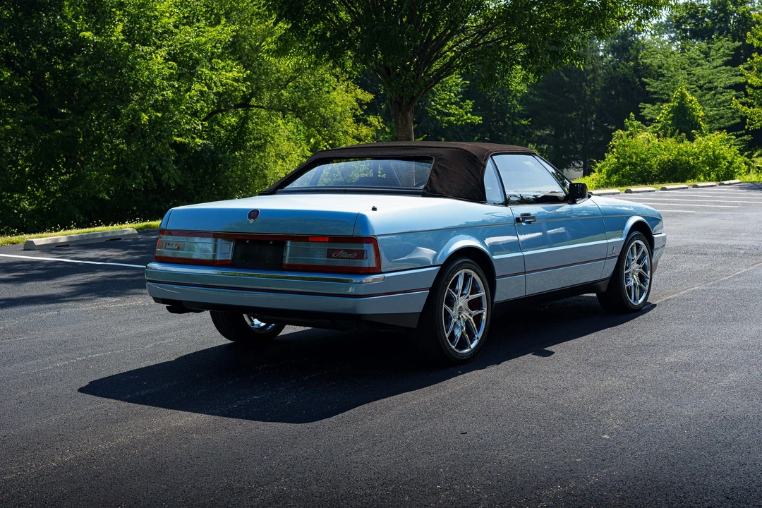 1991 Cadillac Allante - Image 19 of 31