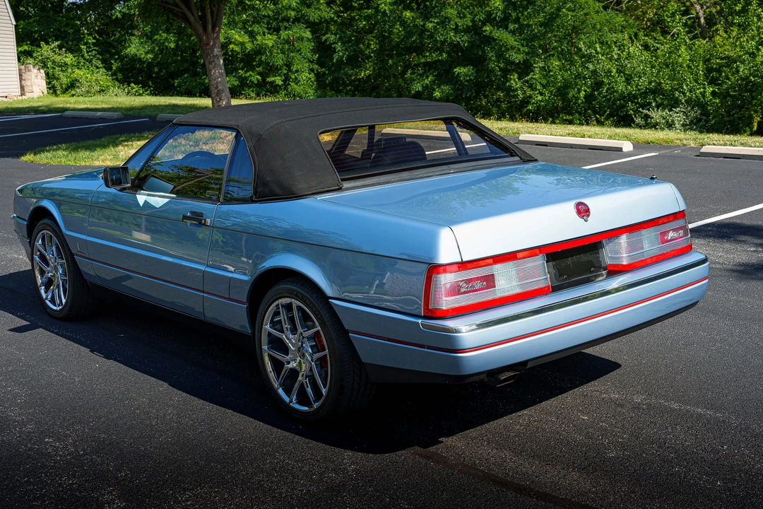 1991 Cadillac Allante - Image 15 of 31