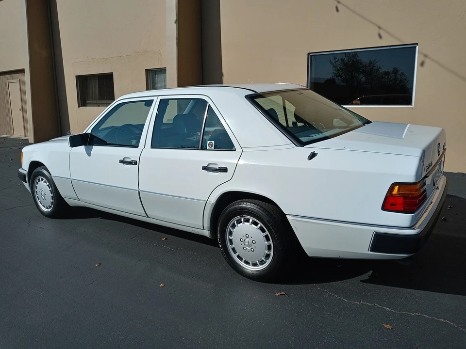 1991 Mercedes-Benz W124 E-Class - Image 8 of 31