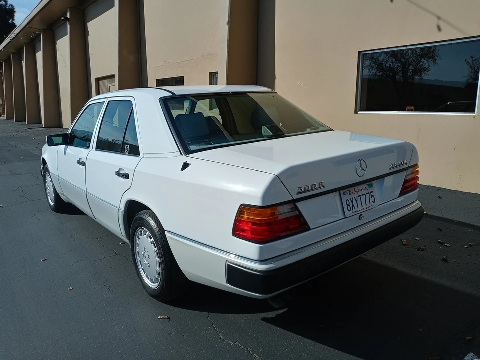 1991 Mercedes-Benz W124 E-Class - Image 9 of 31