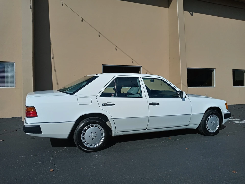 1991 Mercedes-Benz W124 E-Class - Image 11 of 31