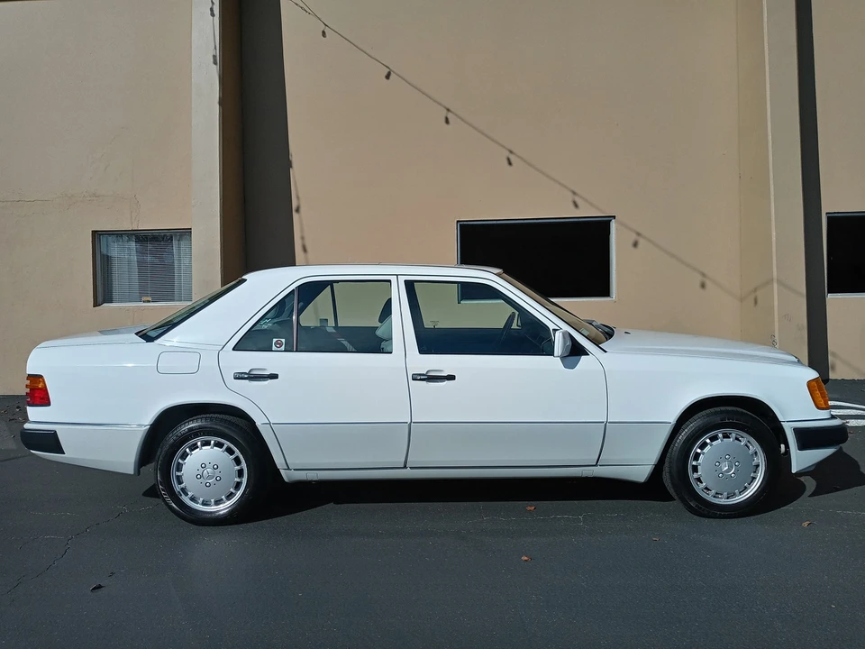 1991 Mercedes-Benz W124 E-Class - Image 12 of 31