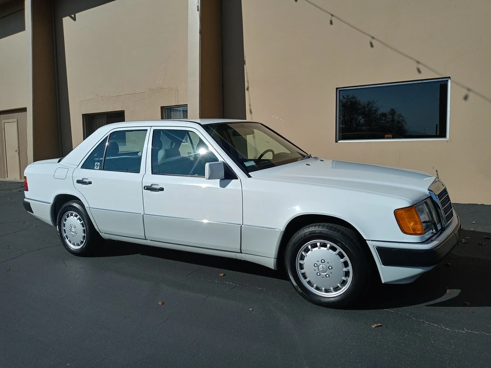 1991 Mercedes-Benz W124 E-Class - Image 13 of 31