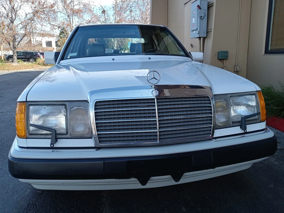 1991 Mercedes-Benz W124 E-Class - Image 4 of 31