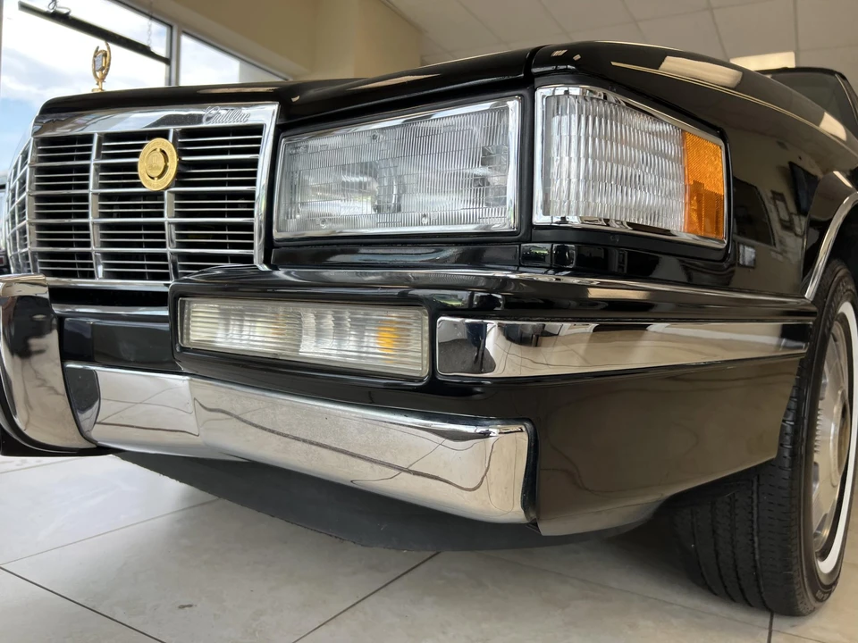 1992 Cadillac DeVille 7th Gen - Image 23 of 31