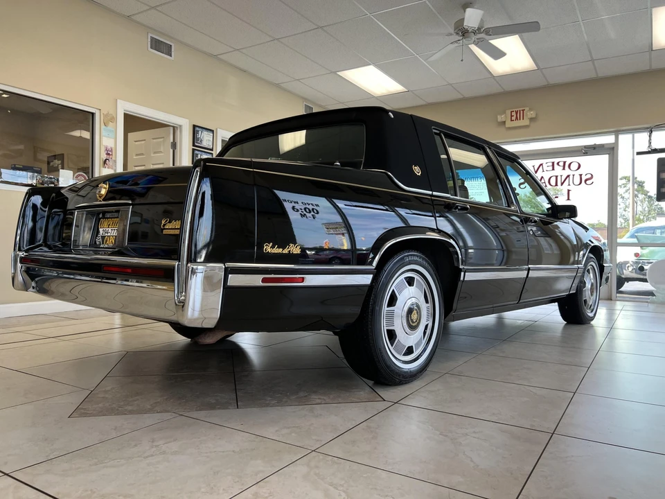 1992 Cadillac DeVille 7th Gen - Image 12 of 31