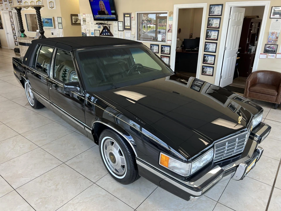 1992 Cadillac DeVille 7th Gen - Image 19 of 31