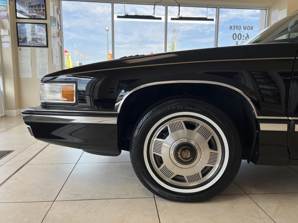 1992 Cadillac DeVille 7th Gen - Image 30 of 31