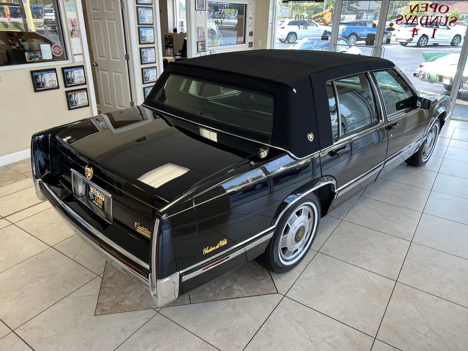 1992 Cadillac DeVille 7th Gen - Image 13 of 31