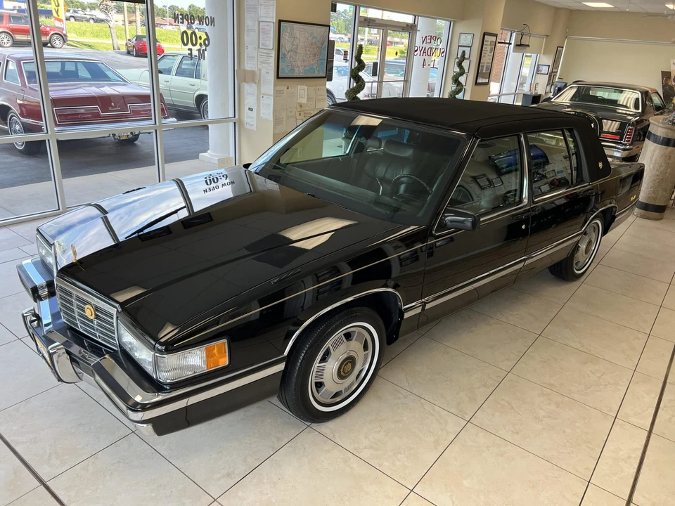 1992 Cadillac DeVille 7th Gen - Image 4 of 31