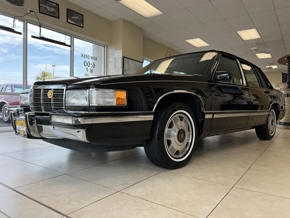 1992 Cadillac DeVille 7th Gen - Image 3 of 31