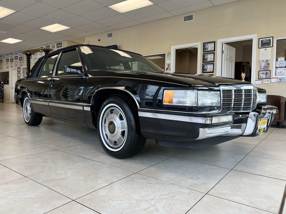 1992 Cadillac DeVille 7th Gen - Image 20 of 31