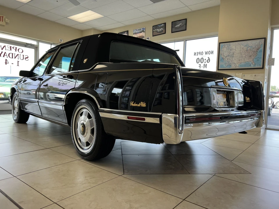 1992 Cadillac DeVille 7th Gen - Image 10 of 31