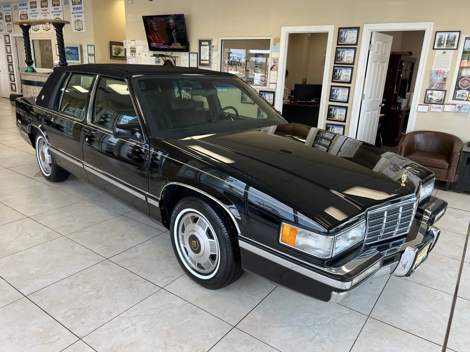 1992 Cadillac DeVille 7th Gen - Image 18 of 31