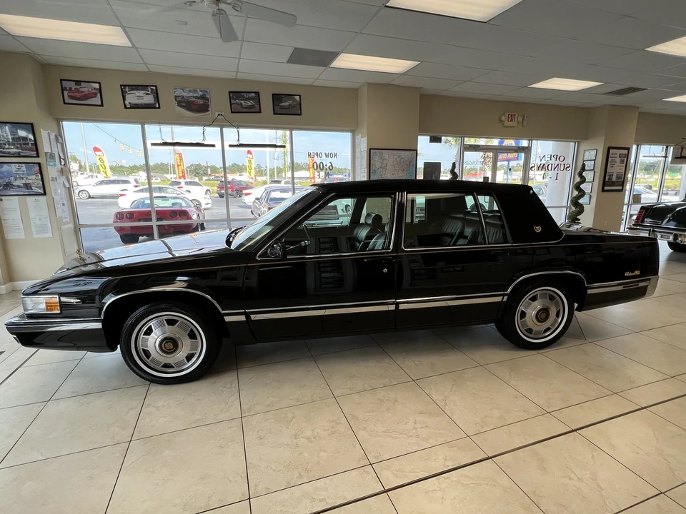 1992 Cadillac DeVille 7th Gen - Image 6 of 31